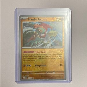 Pokemon Hawlucha Card - Gold and Red 118/198